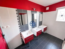 Maison Corbelin 6 pièces sur sous sol complet de 200M2