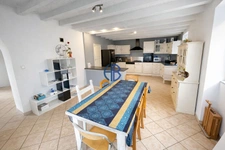 Grande Maison Dauphinoise 5 pièces avec combles aménageables.