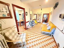 Maison de caractère d'environ 180 m² habitables, en pisé