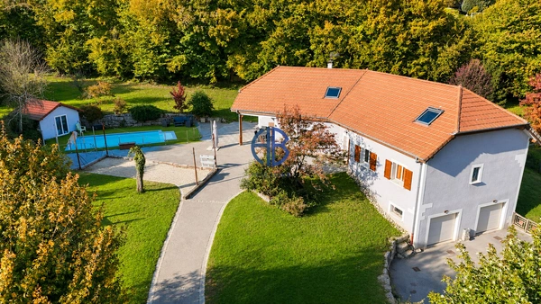 Maison Corbelin 6 pièces 196 m2 avec sous sol complet de 200M2