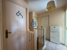 maison mitoyenne sur deux niveaux avec terrain