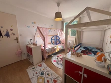 maison mitoyenne sur deux niveaux avec terrain