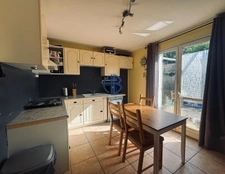 maison mitoyenne sur deux niveaux avec terrain