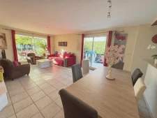 Rare, maison de plain-pied, 4 chambres au calme, avec piscin...