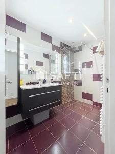 Rare : Appartement de charme avec parc arboré, vue sur la Su...