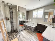 Proche Hôpital, commodités, autoroute, DPE "C", terrain arbo...