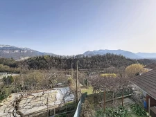Maison économique, secteur résidentiel, au calme, vue montag...