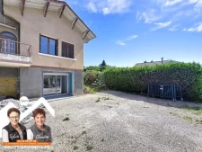 Plain-pied, rare terrain privatif, refait à neuf, petite cop...
