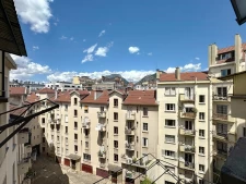 Rue de Turenne, grand T3 avec balcon, ascenseur, vue dégagée...