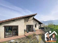 RARE, centre-ville, plain-pied, calme et vue massifs, deux g...