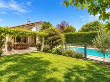 Rare, maison de plain-pied, 4 chambres au calme, avec piscin...