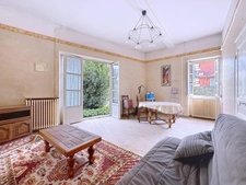 Maison en pierre avec garages, en plein cœur de Saint-Lauren...