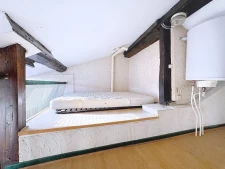 Centre-ville de Voiron, studio sous les toits avec mezzanine...