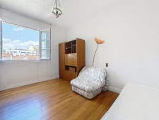 Rue de Turenne, grand T3 avec balcon, ascenseur, vue dégagée...