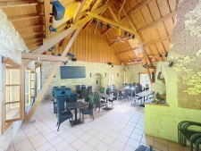 Auberge restaurant en pierre avec cuisine professionnelle, p...