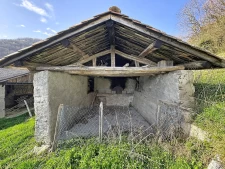 Tolvon, Corps de ferme à rénover avec grange et dépendances...