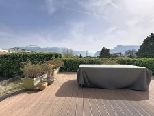 RARE, centre-ville, plain-pied, calme et vue massifs, deux g...