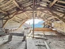 Tolvon, Corps de ferme à rénover avec grange et dépendances...