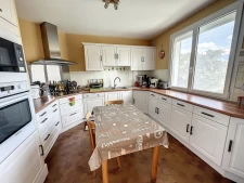 Proche Hôpital, commodités, autoroute, DPE "C", terrain arbo...