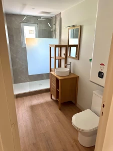 RDJ privatif plain pied ! Refait à neuf, 3 logements