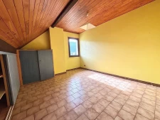 T3 à rafraîchir 69 m2 au sol, jardin, parkings
