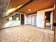 T3 à rafraîchir 69 m2 au sol, jardin, parkings