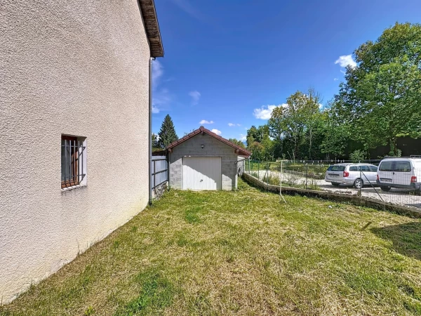 Maison de village en pierres avec extérieurs, DPE à 23 point...