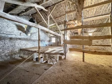 Tolvon, Corps de ferme à rénover avec grange et dépendances...