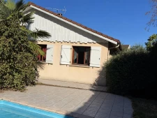 Rare, maison de plain-pied, 4 chambres au calme, avec piscin...