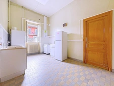 Maison en pierre avec garages, en plein cœur de Saint-Lauren...