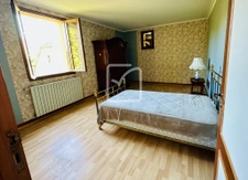 Un charmant ensemble immobilier à Concores :Vaste maison à p 8