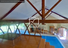 Propriété d'exception avec piscine intérieure et espace bien 20