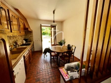 Propriété de caractère avec vaste maison 'pierre' et dépenda 7