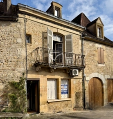 Au coeur du magnifique village de Saint-Cyprien, un ensemble  1