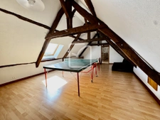 Propriété de caractère avec piscine intérieure  16