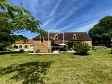 Propriété de caractère avec vaste maison 'pierre' et dépenda 5