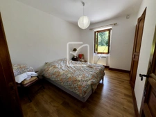 Propriété de caractère avec vaste maison 'pierre' et dépenda 6