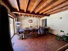 Propriété de caractère avec vaste maison 'pierre' et dépenda 11