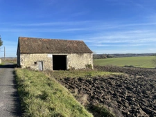 Grange en pierre avec beau potentiel - environnement campagn