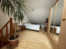 Maison de bourg bien située, avec jardin et potentiel d'amén