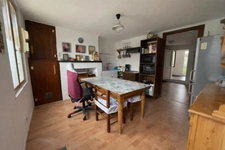 Maison de bourg bien située, avec jardin et potentiel d'amén