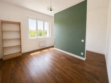 Maison lumineuse avec sous-sol