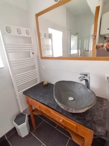 BELLE RENOVATION EN PIERRE ET POUTRES APPARENTES