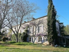 ANCIENNE MAISON DE MAITRE AVEC APPARTEMENTS ET DEPENDANCES E