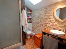 BELLE RENOVATION EN PIERRE ET POUTRES APPARENTES