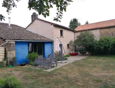 BELLE RENOVATION EN PIERRE ET POUTRES APPARENTES