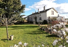 ANCIENNE MAISON DE MAITRE AVEC APPARTEMENTS ET DEPENDANCES E