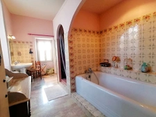 ANCIENNE MAISON DE MAITRE AVEC APPARTEMENTS ET DEPENDANCES E