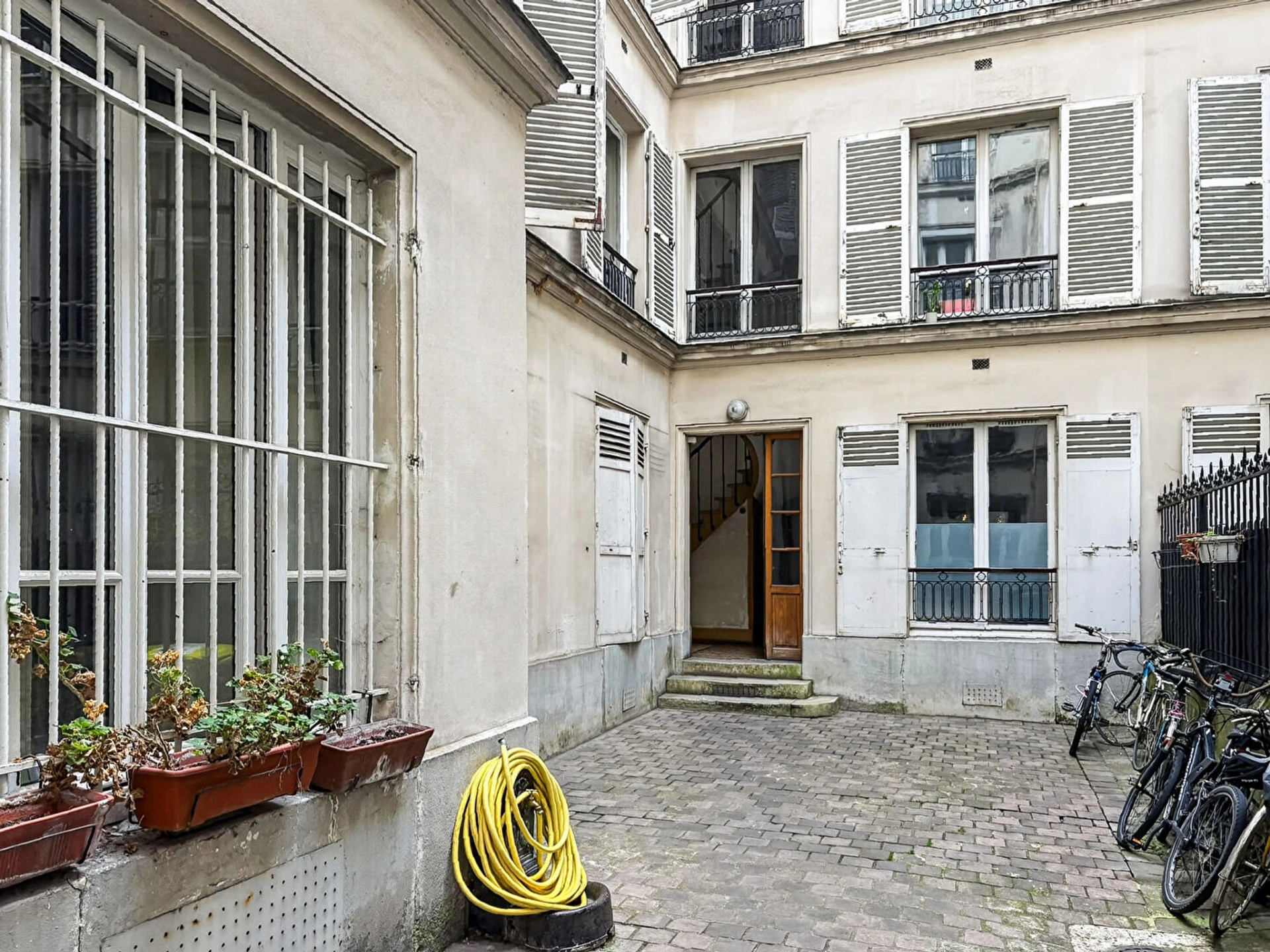 PARIS 17 - RUE PIERRE DEMOURS 13