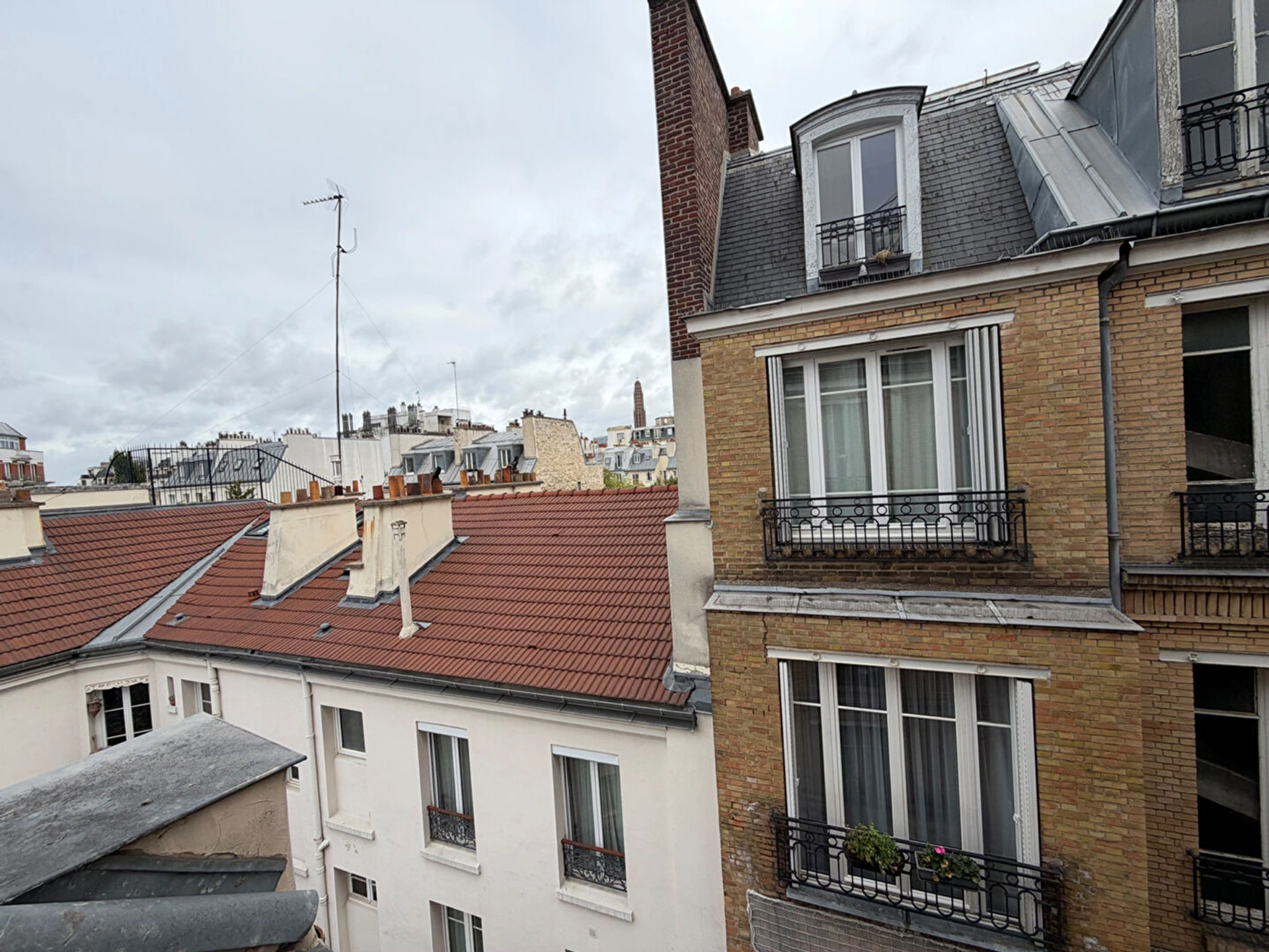 PARIS 17- RUE LAUGIER 14